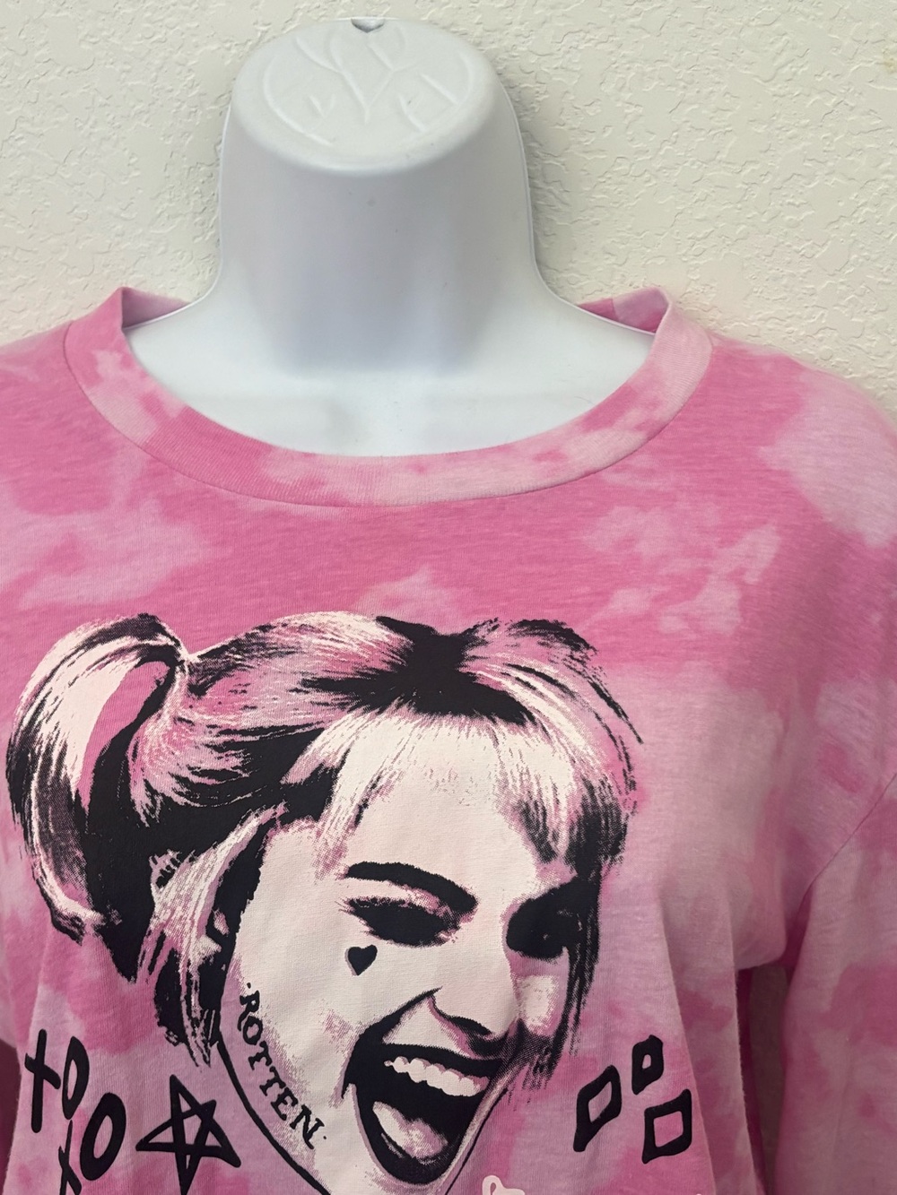 Birds Of Prey Harley Quinn Movie Logo T-Shirt L Long Sleeve Pink Tie Dye - Picture 2 of 8